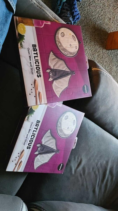 🦇 Batlicious Oven Mitt & Pot Holder Set