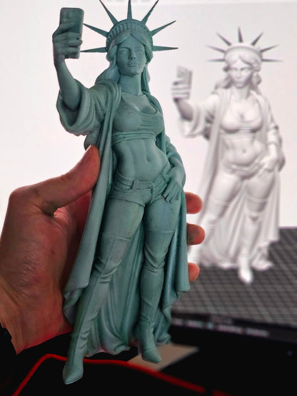 ✨Statue of Liberty Selfie Figurine – 250th Anniversary Commemorative Edition